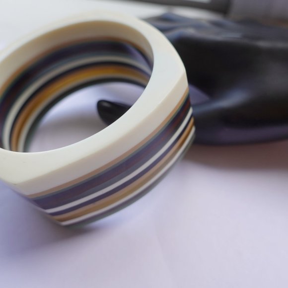 Vintage Square Lucite Bangle Bracelet Chunky - Picture 2 of 2